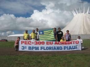 Policiais de todo o Brasil esperam a votação do segundo turno da PEC 300