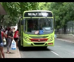 Passageiros podem descer fora do ponto de ônibus em duas linhas