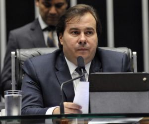 Maia convoca votações às segundas para limpar pauta da Câmara