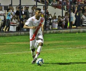 Em recuperação, Rodrigo Tiuí vai para o banco contra o Sport