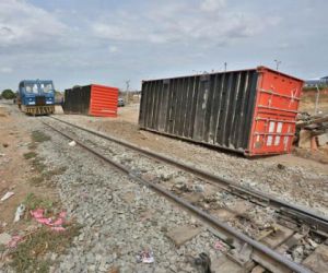 Vagões de trem da Transnordestina descarrilam e tombam em Teresina