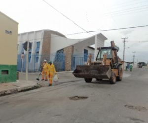 Após folia de carnaval, bloco da limpeza invade ruas de Floriano