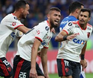 Flamengo vence no Mineirão, mas Cruzeiro avança na Libertadores