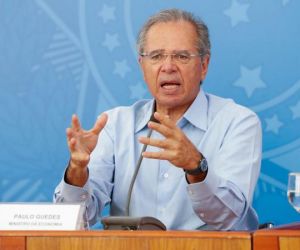 Guedes: salário do funcionalismo deveria ter como referência o do setor privado