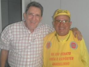 Repórter Amarelinho recebeu camisa personalizada da Fiat Santa Clara