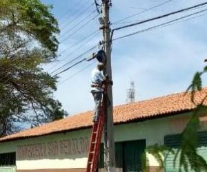 Manutenção de caixas da Rádio Comércio oferece melhor qualidade de som em Floriano