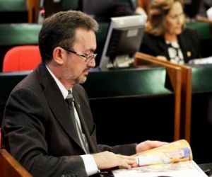 Deputado Antônio Félix requer Luz Para Todos em comunidade