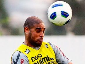 Imperador só foi relacionado pelos desfalques de Sheik e Liedson