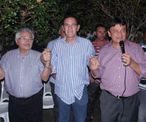 Oscar Procópio recebe Senador Wellington Dias e Helmano Ferrer em sua residência