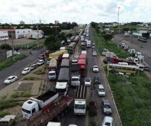 Governo e caminhoneiros chegam a acordo para suspender paralisação por 15 dias