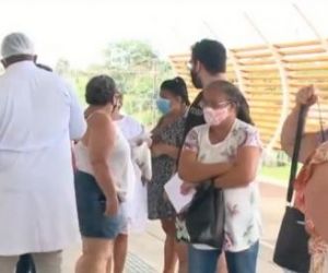 Vacinação de pessoas com comorbidades gera filas e aglomeração em Teresina
