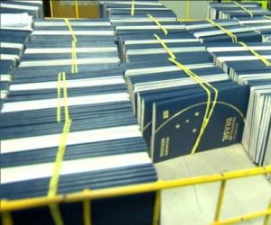 Casa da Moeda deve retomar nesta segunda confecção de passaportes