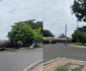 Colisão entre carro e trem de carga bloqueia linha férrea e interrompe funcionamento do metrô em Ter