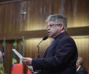 Líderes da oposição e do governo polemizam sobre a reforma administrativa