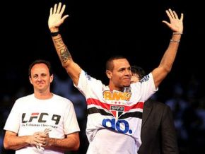 Dez anos depois, Luís Fabiano retorna e enche Morumbi