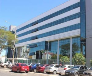 Acusado de esfaquear ex-namorada passa por audiência de instrução e julgamento em Teresina