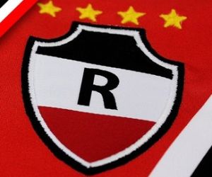 Empresa move processo após camisa não chegar até festa de lançamento