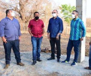 Prefeito Joel visita obras de perfuração de poço na comunidade Tabuleiro do Mato