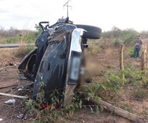 Acidente na BR-135 deixa uma pessoa morta e outras quatro feridas