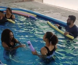 Profissionais da APAE participam de treinamento de hidroterapia