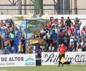 Após gesto da torcida, Altos é multado por arremesso de baquetas no campo