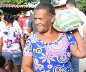 Prefeitura de Floriano entrega cestas básicas na zona rural