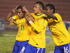 Neymar brilha, Lucas desencanta contra o Chile e Brasil já lidera