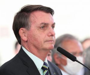 Bolsonaro diz que pedirá ao Senado abertura de processo contra Barroso e Moraes