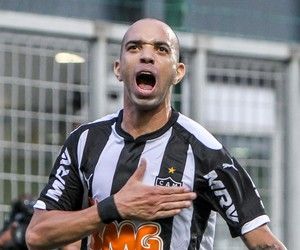 Decisivo na arrancada do Galo, Diego Tardelli assume a ponta do Armandão
