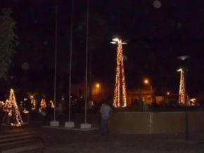 Somente a praça Dr. Sebastião Martins ganha decoração de Natal