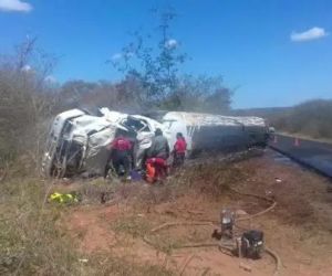 BR-135 é liberada 72 horas após acidente com caminhão-tanque em Eliseu Martins