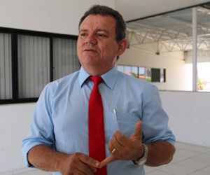 Quem Quem faz cirurgia na cabeça e fica internado em UTI