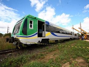 Metrô fica 100m desgovernado e descarrila no pátio da Refesa