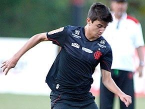Mattheus combina nova versão do embala-neném para o Fla-Flu