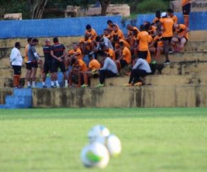 Antes de treino, elenco do Fla-PI e comissão técnica conversam por 1h30