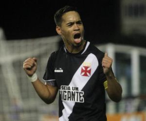 Vasco oficializa renovação com Pikachu e anuncia lateral direito