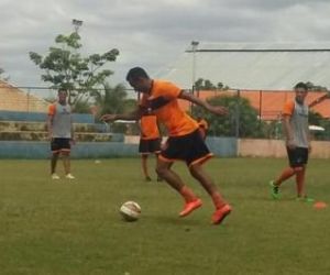 Com a "mão na massa", Celso Teixeira inicia modelagem do Fla-PI no estadual