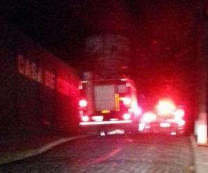Presos ateiam fogo em colchões e destroem celas em motim na Casa de Custódia; 13 ficam feridos
