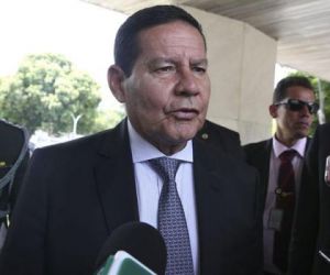 Mourão ficará no exercício da Presidência por 48h