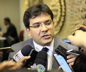 Rafael Fonteles retorna à Secretaria de Fazenda após tratamento de saúde