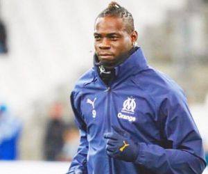 Flamengo aprofunda conversas por Balotelli e tenta superar entraves por acordo