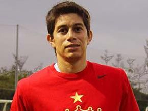 Principal jogador do Evergrande, Conca exibe camisa comemorativa com estrela