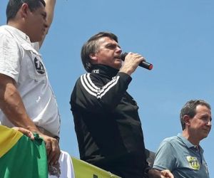 Bolsonaro diz que se eleito família será respeitada: "Aqui tem macho e fêmea"