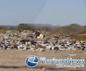 Equipe da Secretaria de Assistência Social faz visita ao lixão de Floriano