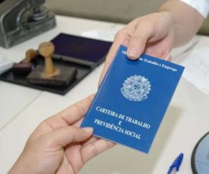 Dilma sanciona lei sobre acesso a direitos trabalhistas