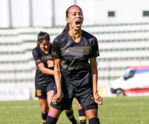 Copa do Mundo: Adriana é convocada para treinos