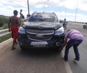 Colisão traseira envolveu dois veículos na ponte sobre o Rio Parnaíba