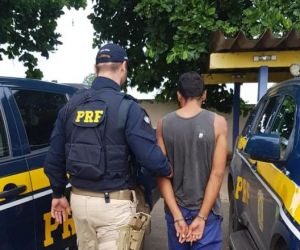 Condutor é preso após xingar e ameaçar policiais na BR-343