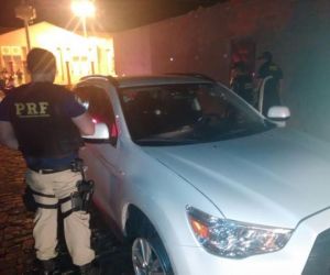 PRF troca tiros com acusados de roubar Mitsubishi ASX