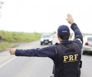 Motorista de 58 anos morre após caminhão capotar na BR 316 no Piauí